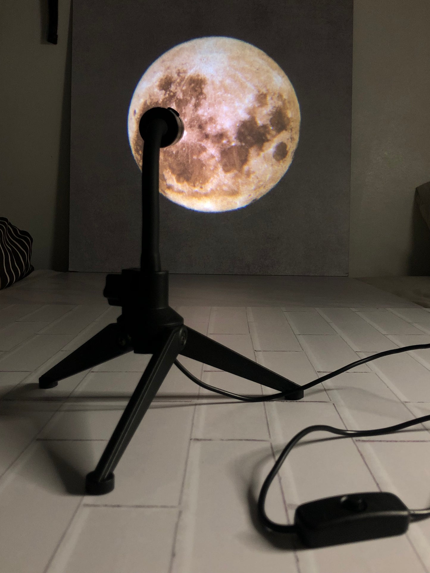 Proyector de luna y tierra con alta definicion.